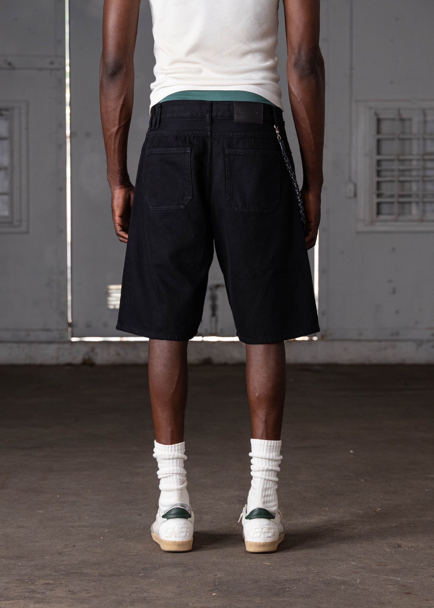 MB-014 STANDARD SHORTS (NO DISTRESS)